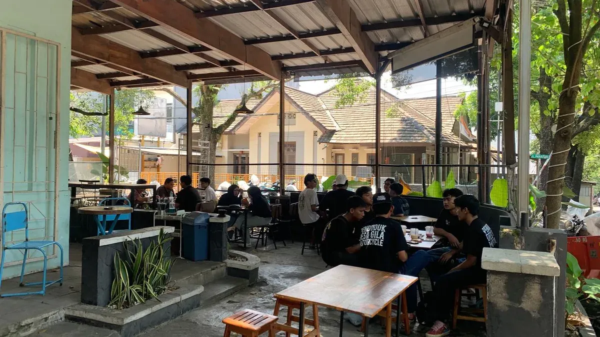 Meski awalnya dikenal karena popularitas film, warung Bi Eem kini telah melangkah lebih jauh. (Sumber: Dokumentasi Penulis)