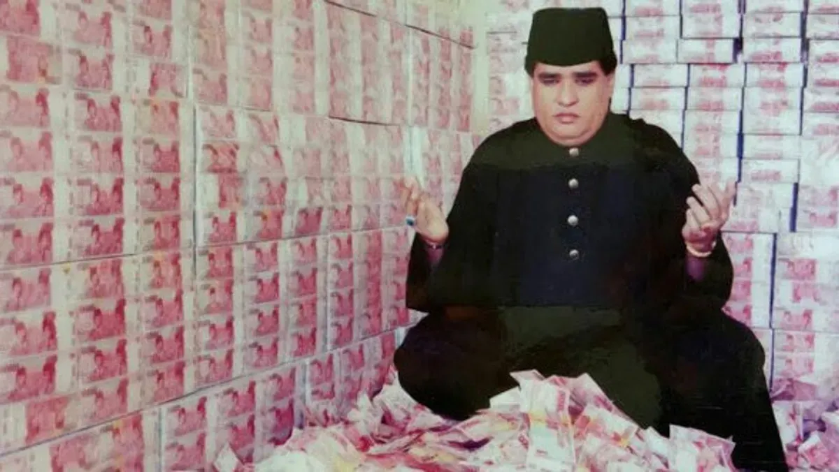 Dimas Kanjeng Taat Pribadi, dukun pengganda uang yang jadi sensasi nasional.