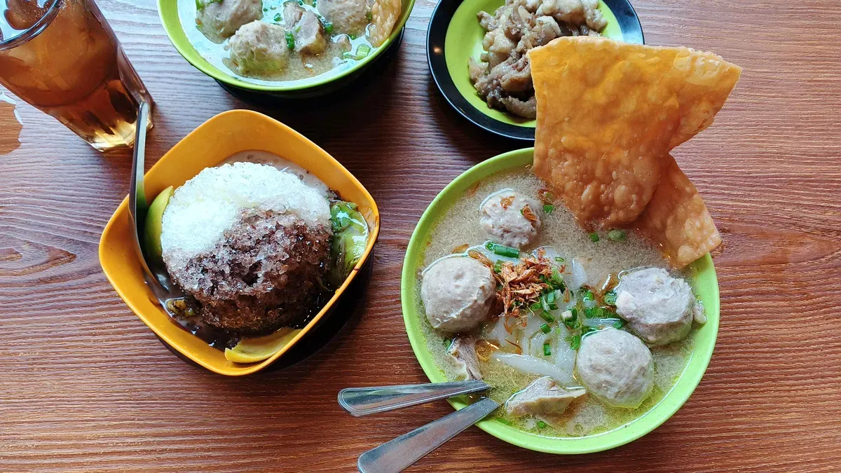 Bakso Keju Lumer dan Es Kacang Brenebon (Sumber: Dokumentasi Penulis | Foto: Dias Ashari)