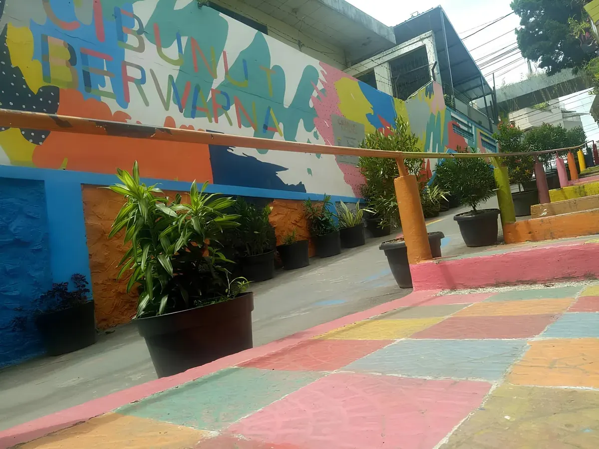 Kampung Cibunut menjelma menjadi simbol pemberdayaan ekonomi wilayah dan pemuda melalui semangat ekonomi kreatif yang tumbuh dari akar komunitas. (Sumber: Ayobandung.id | Foto: Eneng Reni Nuraisyah Jamil)