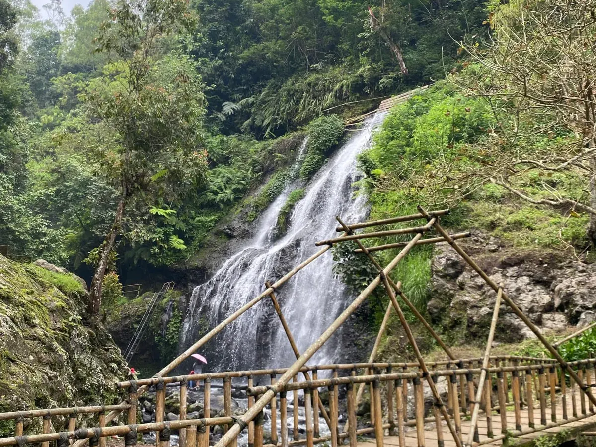 Keindahan Air Terjun Curug Tilu Leuwi Opat (Foto: Azzam Kusuma M)