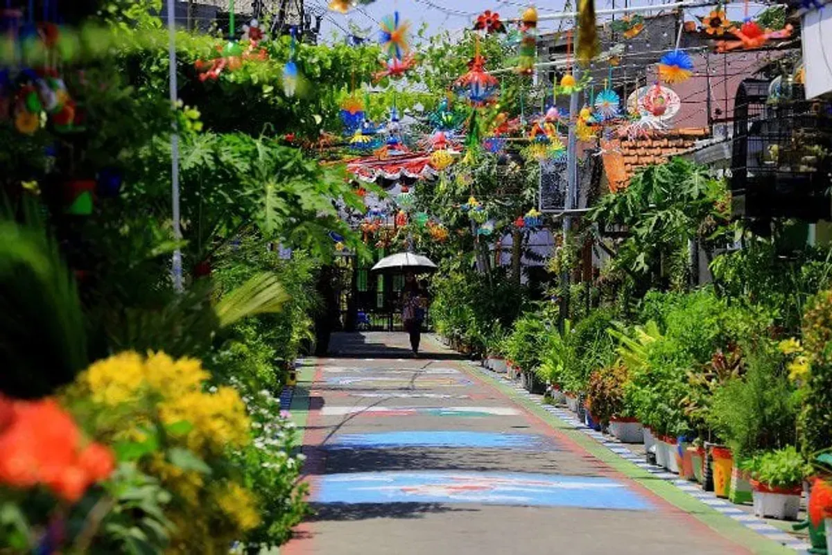 Krisis iklim global menerpa kampung/kota di Indonesia (Sumber: https://muhammadiyah.or.id/2023/08/atasi-krisis-iklim-muhammadiyah-digandeng-klhk-bangun-20-ribu-kampung-iklim-di-seluruh-indonesia/)