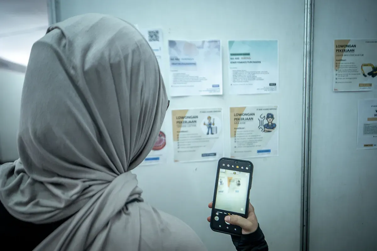 ilustrasi. Data BPS Jabar menunjukkan paradoks menarik di mana Indeks Pembangunan Manusia (IPM) Bandung berada di kategori “sangat tinggi”, tetapi Tingkat Pengangguran Terbuka (TPT) tetap signifikan. (Sumber: Ayobandung.id | Foto: Kavin Faza)