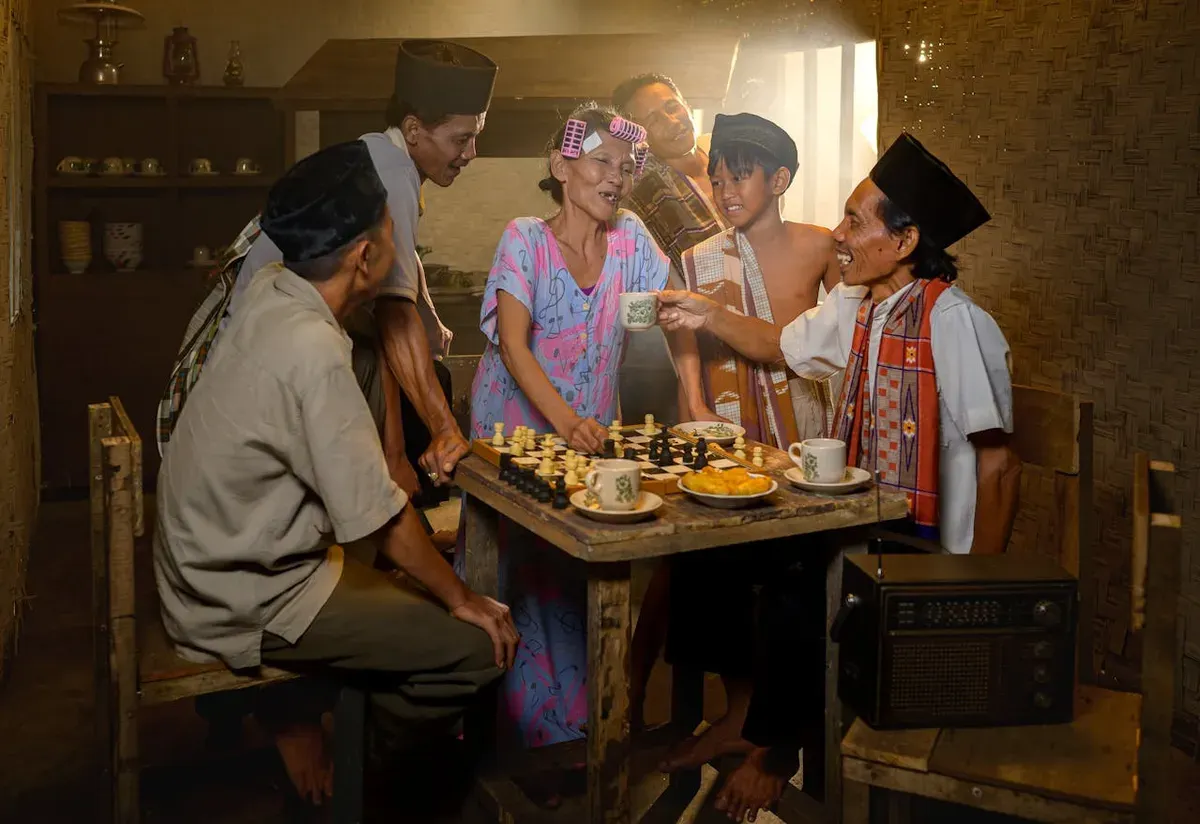 Ilustrasi orang Bandung pada 1980-an. (Sumber: Pexels/Daniel Lee)