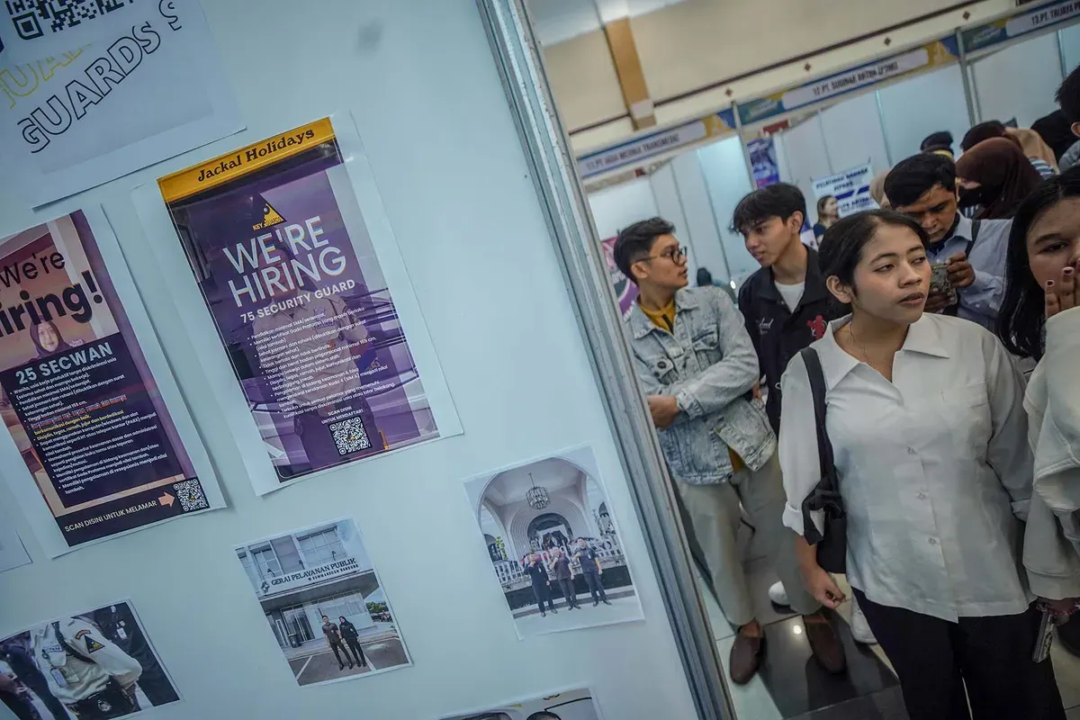 Ilustrasi. Terjadi kenaikan Tingkat Pengangguran Terbuka (TPT) Agusus 2025 sebesar 6,77 persen atau sebanyak 1,78 juta orang sedangkan pertumbuhan ekonomi Jawa Barat tumbuh menjadi 5,20 persen. (Sumber: Ayobandung.id | Foto: Kavin Faza)