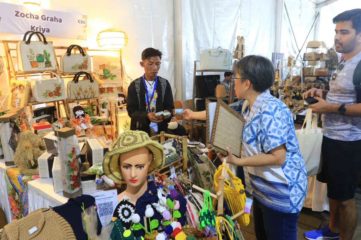 Pertumbuhan ekonomi Jawa Barat tahun 2025 diproyeksikan tetap solid, meski dibayangi oleh dinamika global dan tantangan struktural domestik. (Sumber: Ayobandung.id | Foto: Irfan Al-Faritsi)