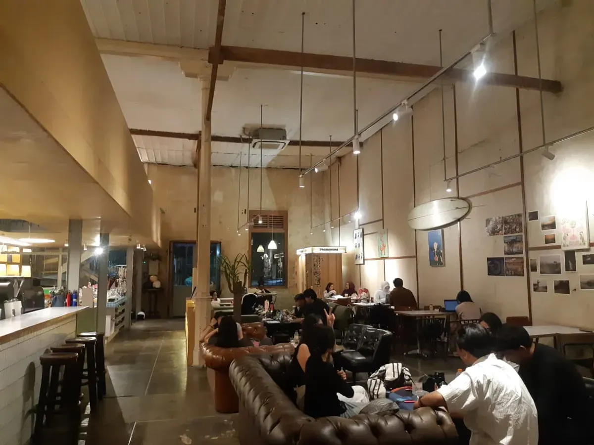 Atmosfer Budaya Slow Living yang Hadir di Tiap Sudut Cafe Bandung (Sumber: Dokumentasi Foto Penulis | Foto: Highcall Ziqrul Illahi )