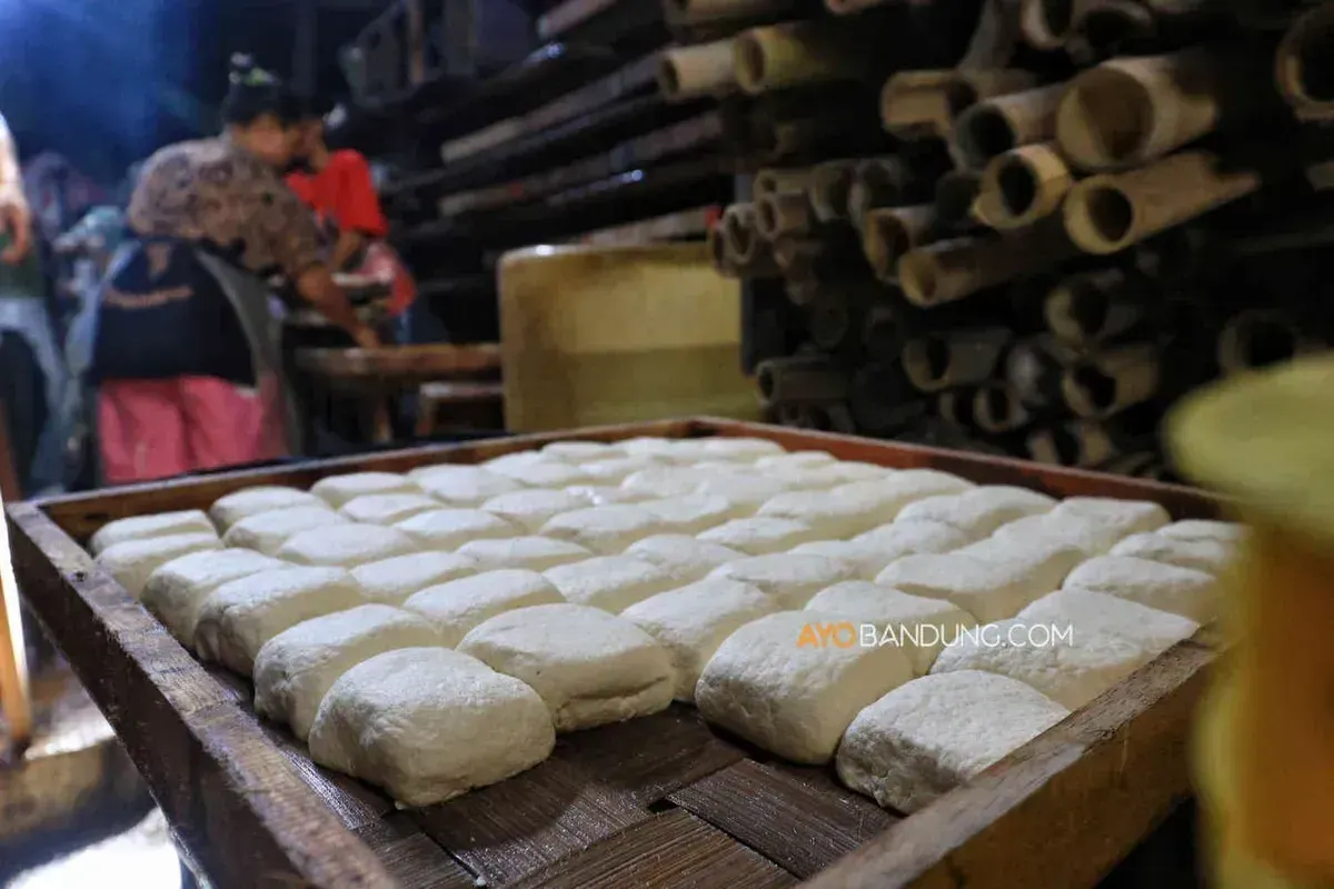 Tahu Cibuntu, identitas BANDUNG (Sumber: ayobandung.com | Foto: Irfan Alfaritsi)