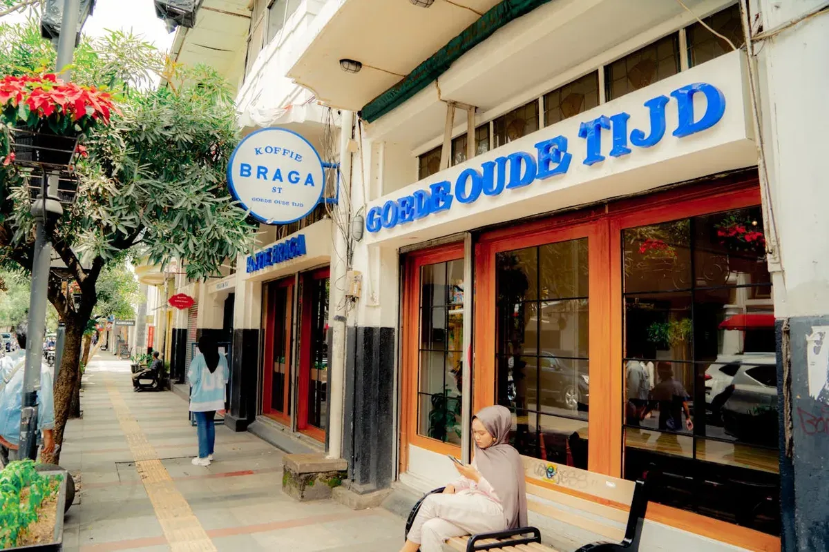 Suasana di Jalan Braga, Kota Bandung. (Sumber: Pexels/Reynaldo Yodia)