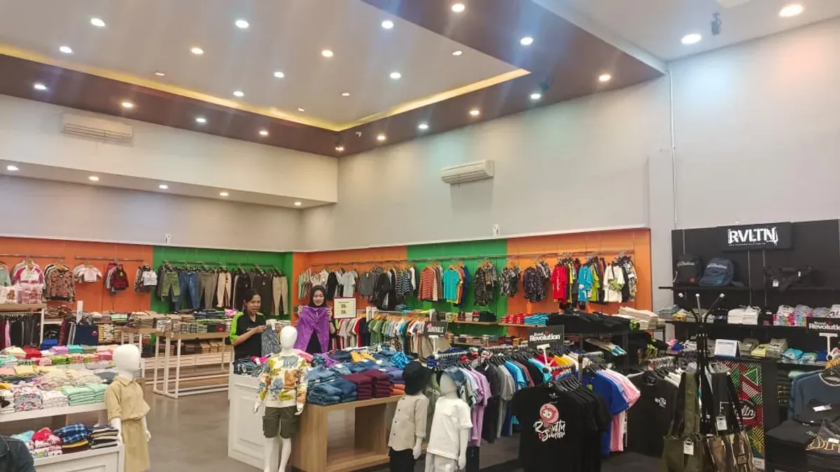 Suasana toko Blossom pada 8 November 2025, Kecamatan Coblong, Kota Bandung. (Sumber: Sumber: Dokumentasi Penulis | Foto: foto : Amalia Putri Aditia)