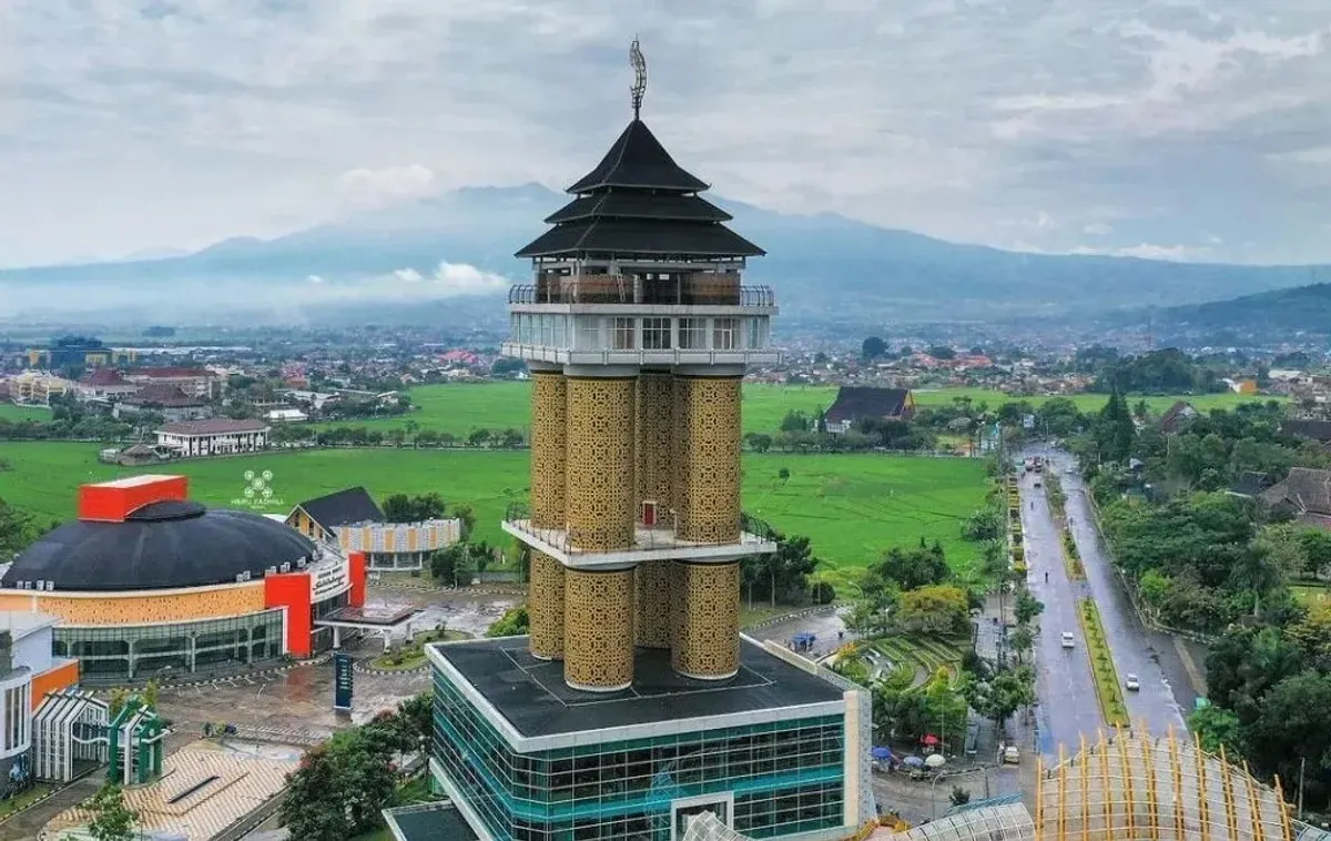 Menara Sabilulunga, salah satu ikon baru Soreang. (Sumber: Wikimedia)