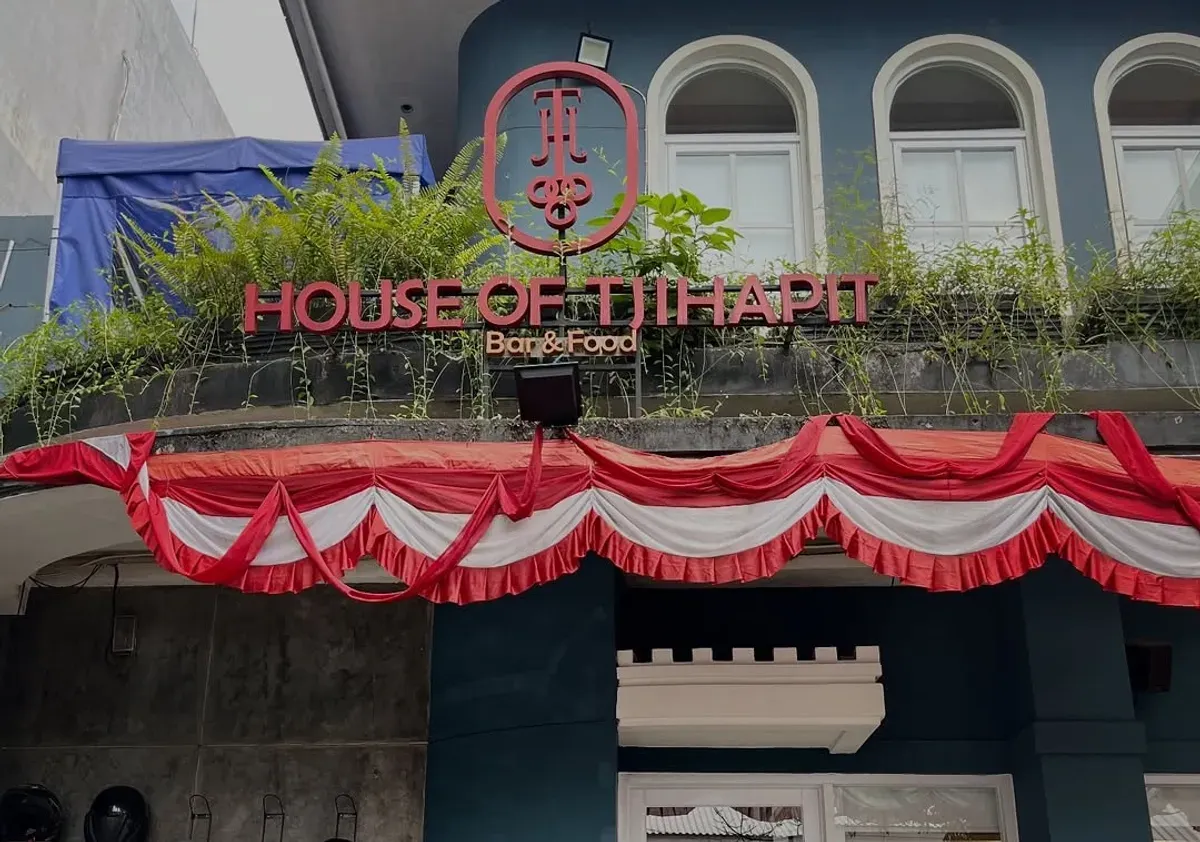 Sejarah sering kali bersemayam dalam ruang-ruang yang tampak biasa, namun menyimpan lapisan kisah yang mendalam. Jejak itu pun kembali hidup melalui sebuah resto bernama House of Tjihapit (HoT). (Sumber: House of Tjihapit)