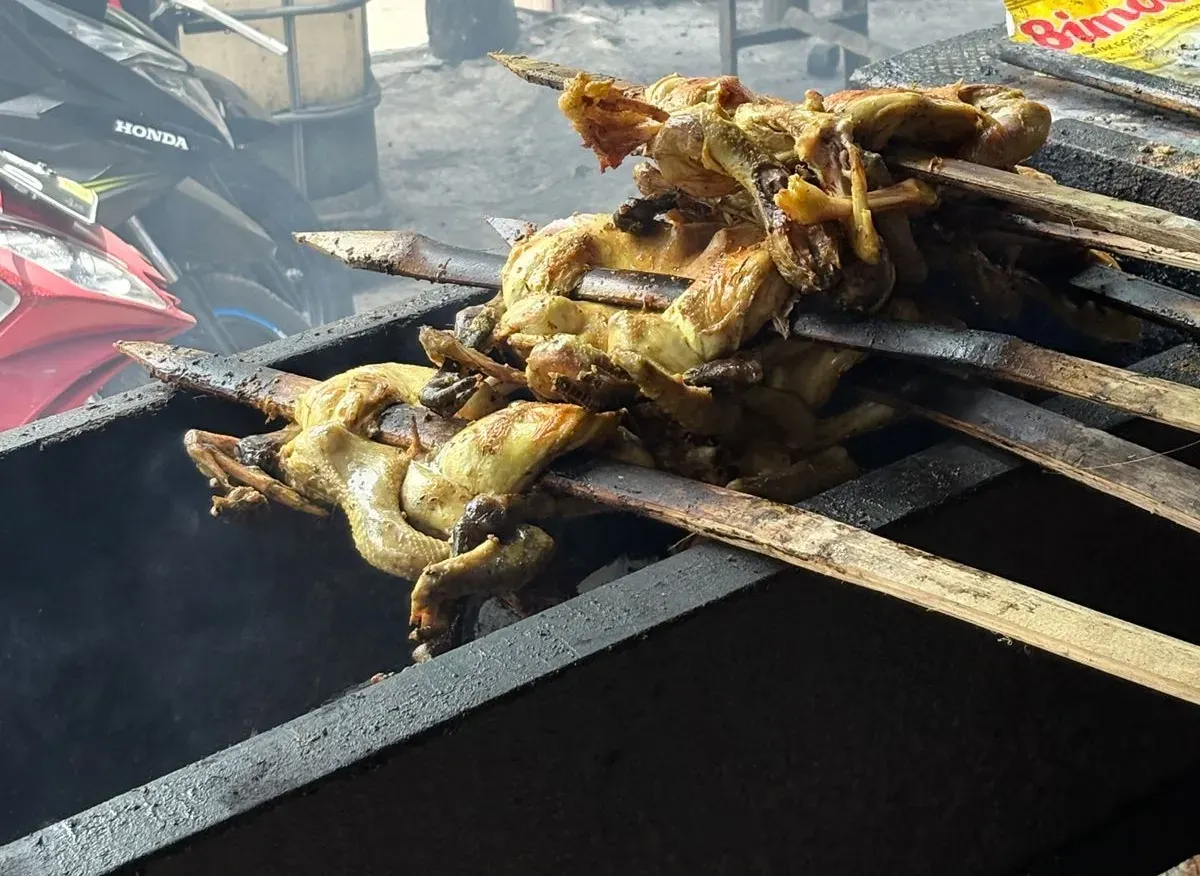 Rumah Makan Pengkolan Jati di Cimalaka, Sumedang. (Sumber: Istimewa)
