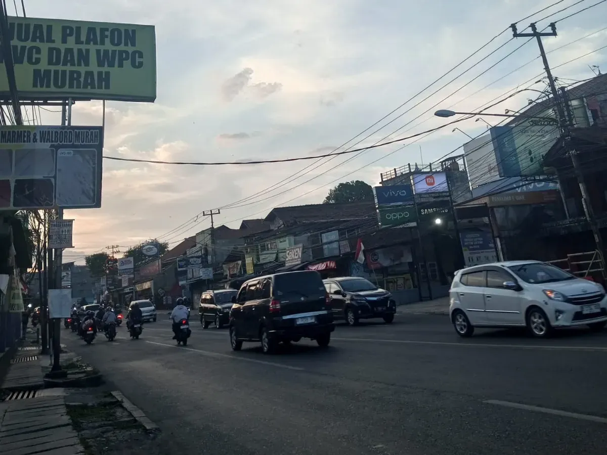 Suasana sekitaran bunderan cibiru pada siang hari (Sumber: Dokumentasi Pribadi | Foto: ajil)