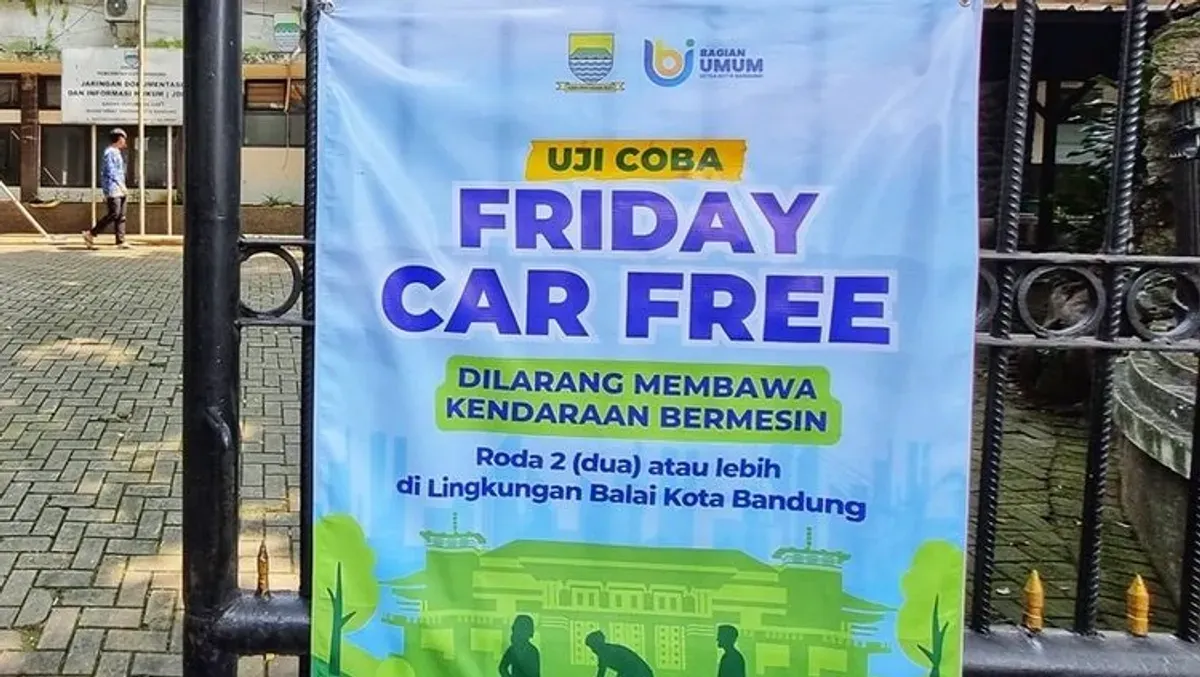 Banner Friday Carfree di Balaikota Bandung (Sumber: Pikiran rakyat)
