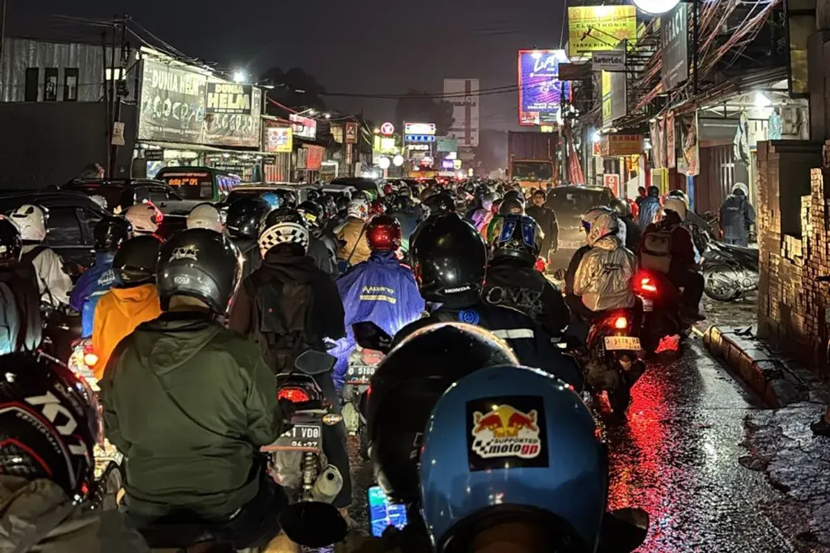 Kemacetan memenuhi Jalan Buah Batu pada Bulan November akibat padatnya arus kendaraan. (Foto: Exnachia Clara)