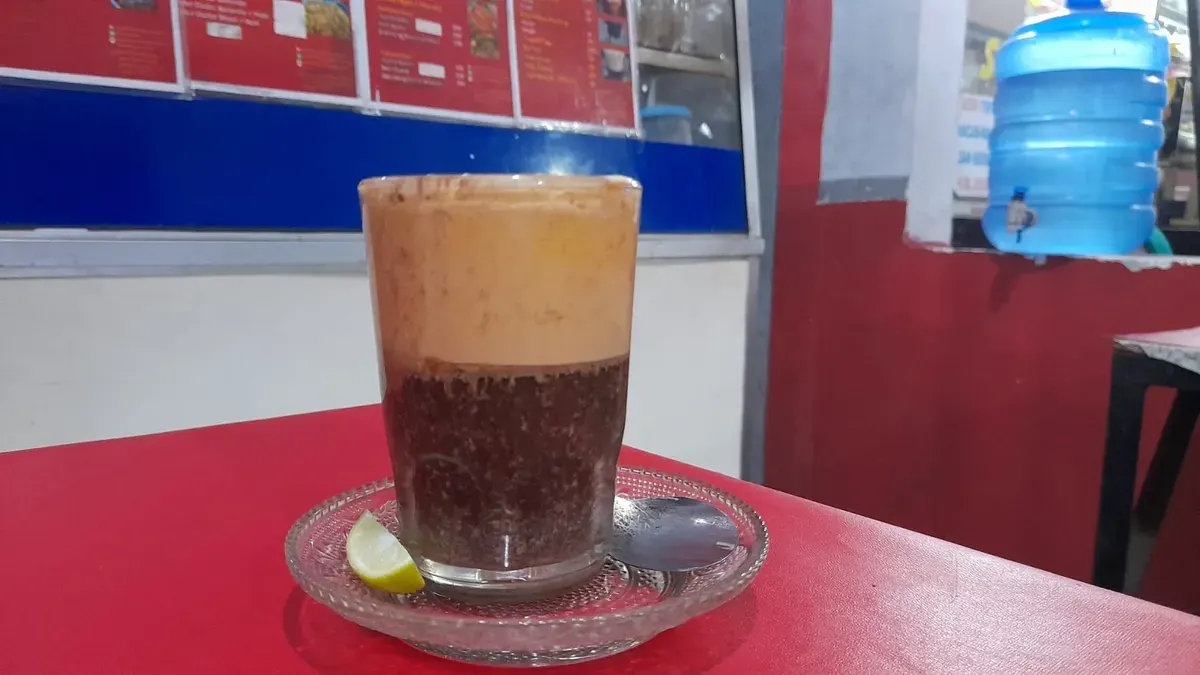 teh telor : minuman penambah stamina dan menghangatkan (Foto: zzy)