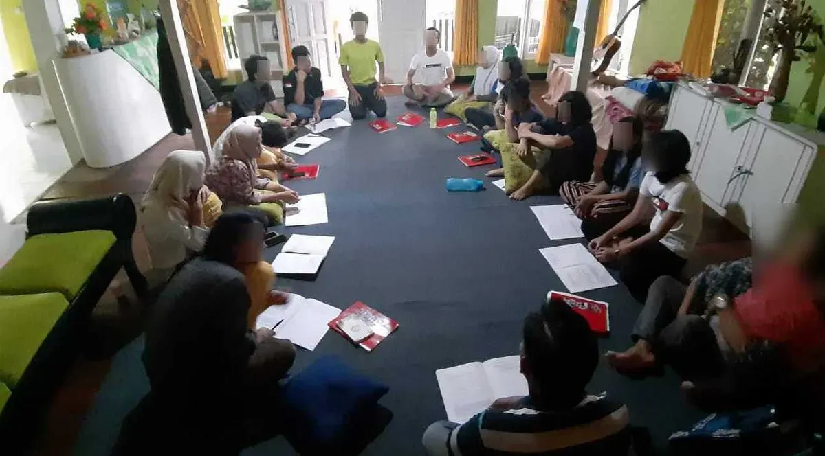 Kegiatan Diskusi di Institut Ruhi dengan Partisipasi Lintas Iman (Sumber: Dokumentasi Pribadi | Foto: Salah Seorang Peserta Institut Ruhi)