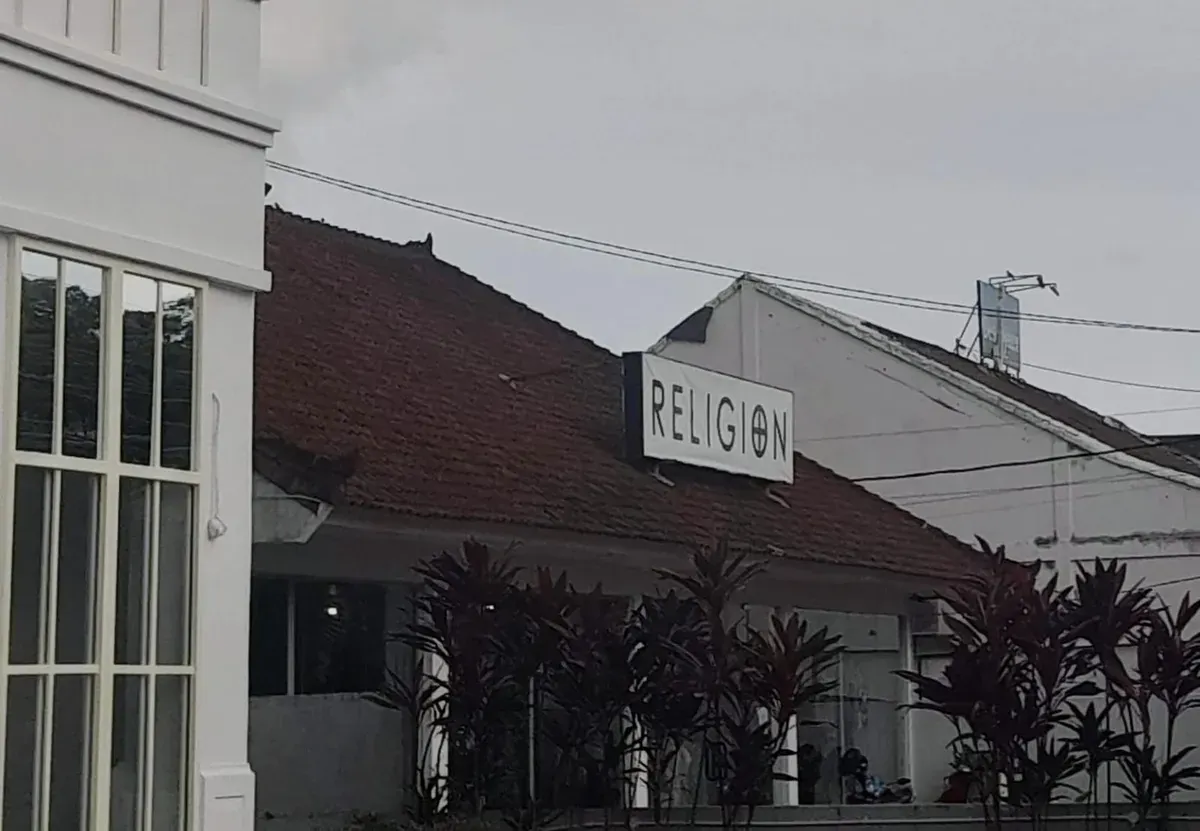 Toko Bernama "Religion" (Sumber: Dokumentasi Pribadi | Foto: Arfi Pandu Dinata)