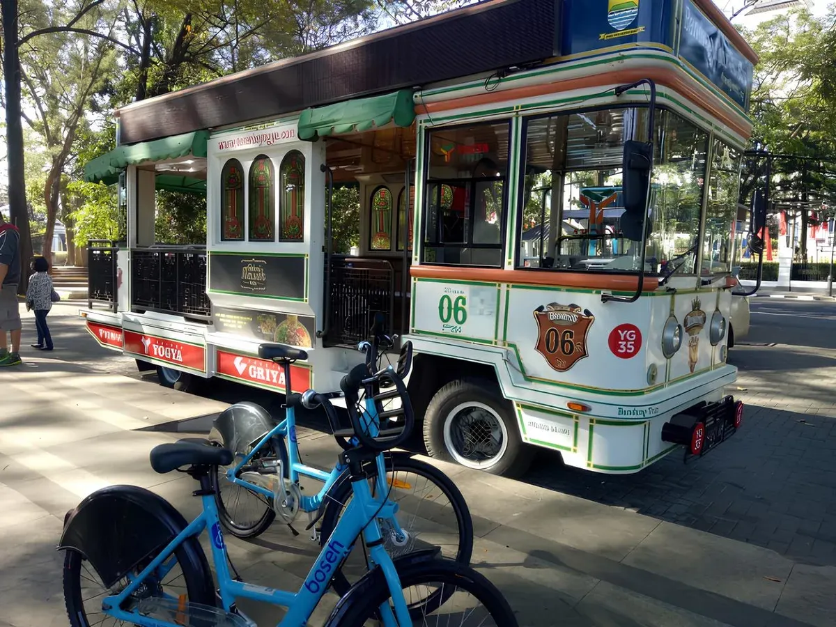 Bandros, bus wisata keliling kota yang sejak pertama kali hadir, selalu membawa cerita dan keceriaan. (Sumber: Ayobandung.id | Foto: Eneng Reni Nuraisyah Jamil)