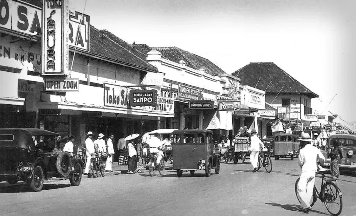 Jalan Raya Pos di Bandung tahun 1938 (Sumber: KITLV)