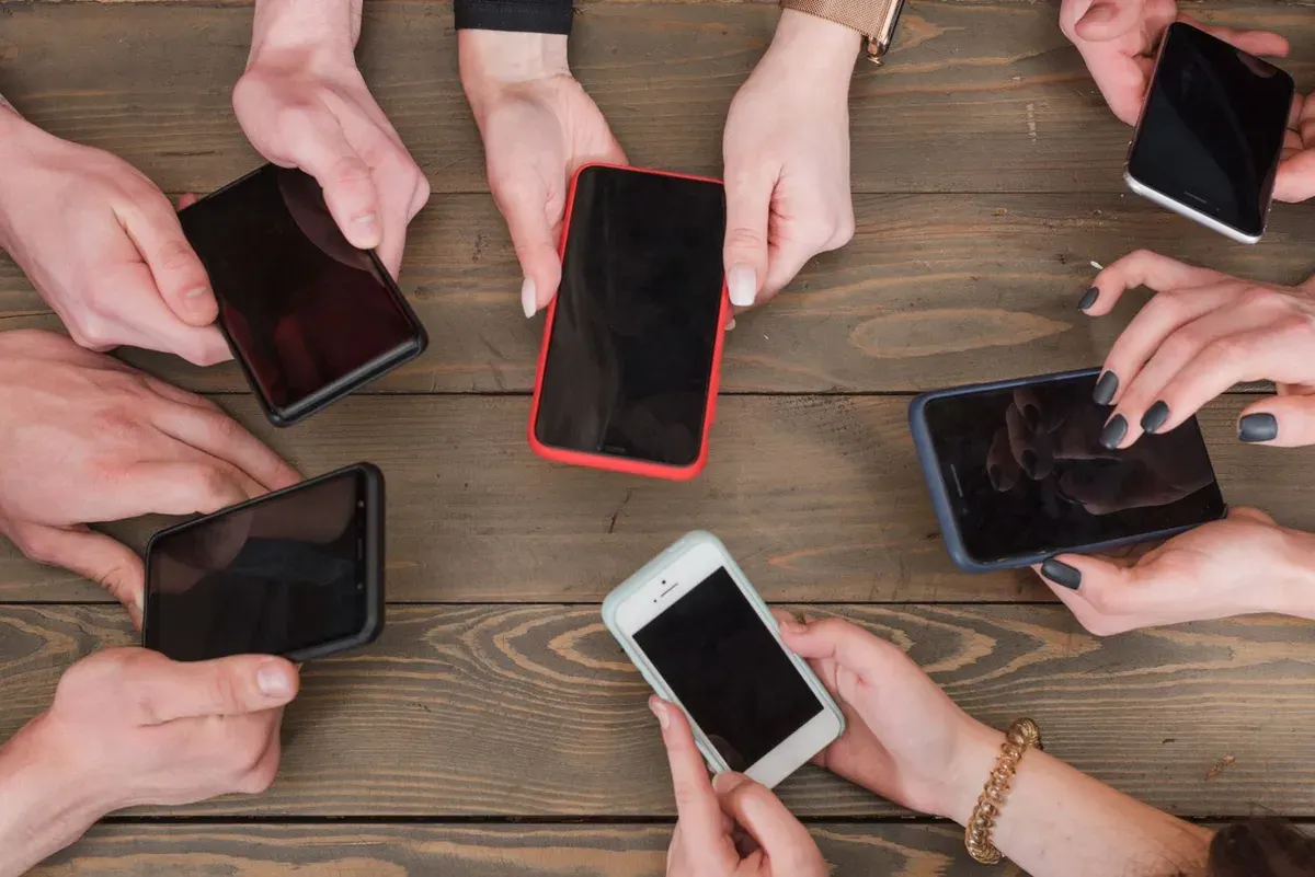 Nebeng hotspot disaat kondisi darurat memang tidak masalah. Namun jika kamu melakukan secara terus-menerus dengan berharap orang lain memaklumi dan terus membantu kamu itu namanya tidak tahu diri. (Sumber: Freepik)