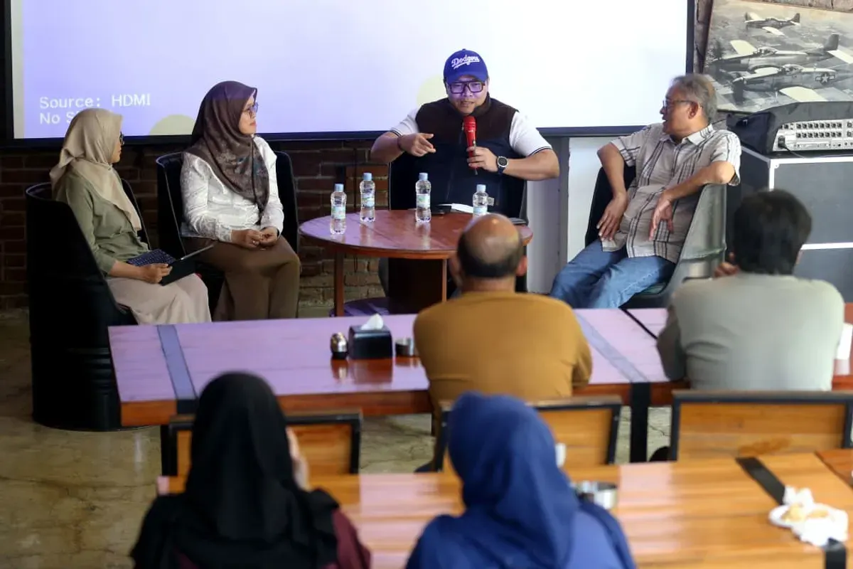 Pengamat Kebijakan Publik Universitas Padjadjaran, Yogi Suprayogi menyoroti lanskap kebijakan energi nasional. (Sumber: dok. IWEB)