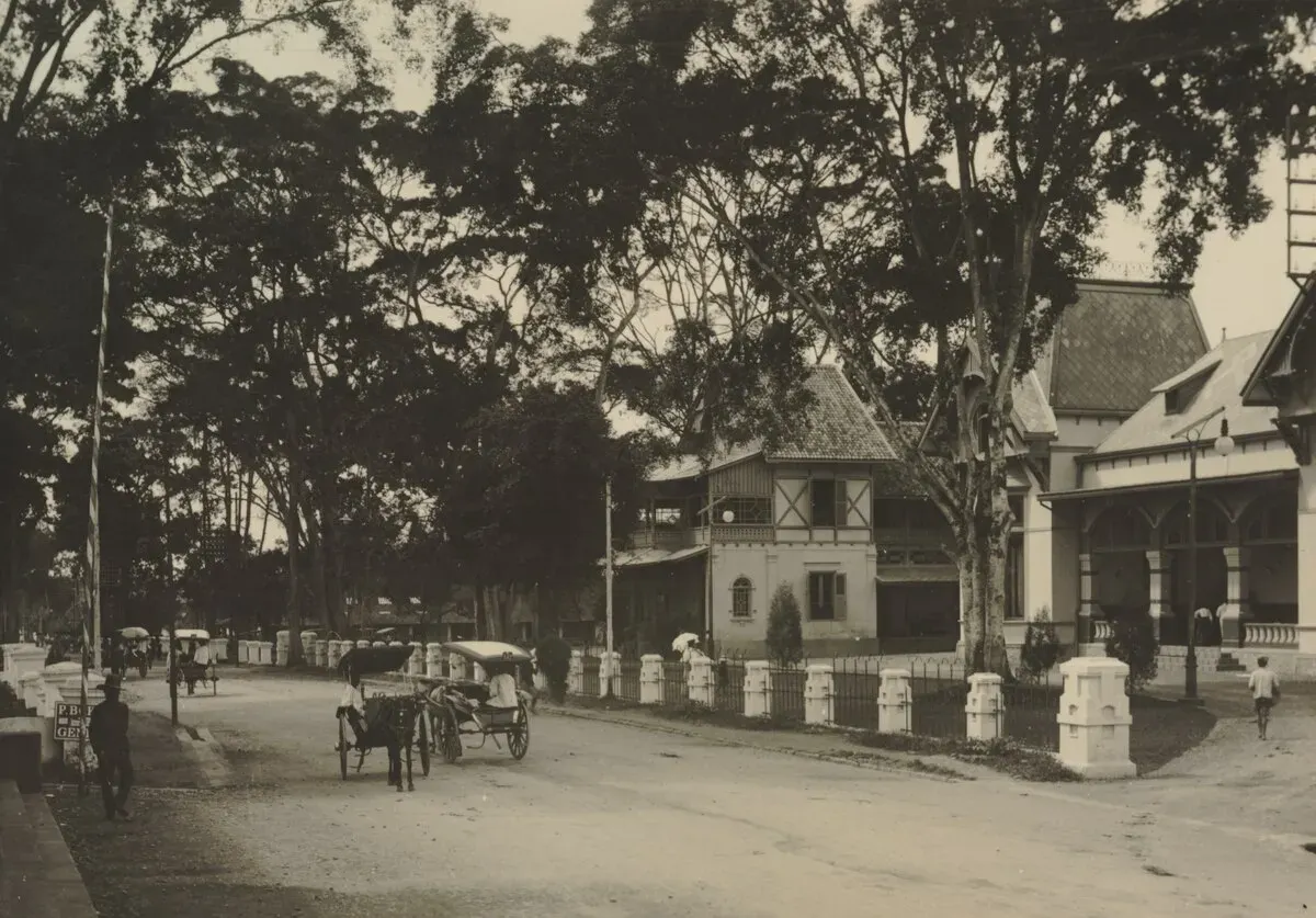 Hotel Savoy Homann Bandung tahun 1910-an. (Sumber: KITLV)