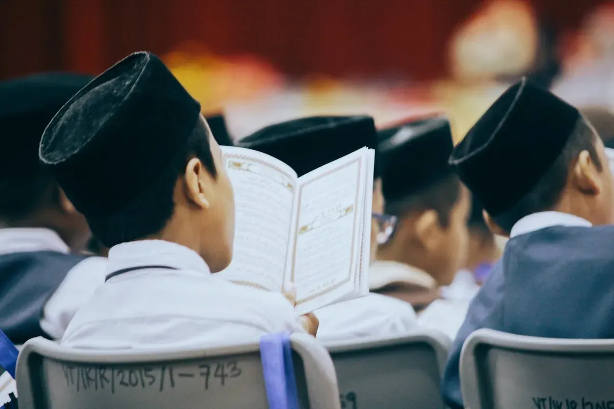 Dalam keluwesan itu, agama menjadi ruang yang menentramkan, bukan menakutkan. (Sumber: Pexels/Pok Rie)