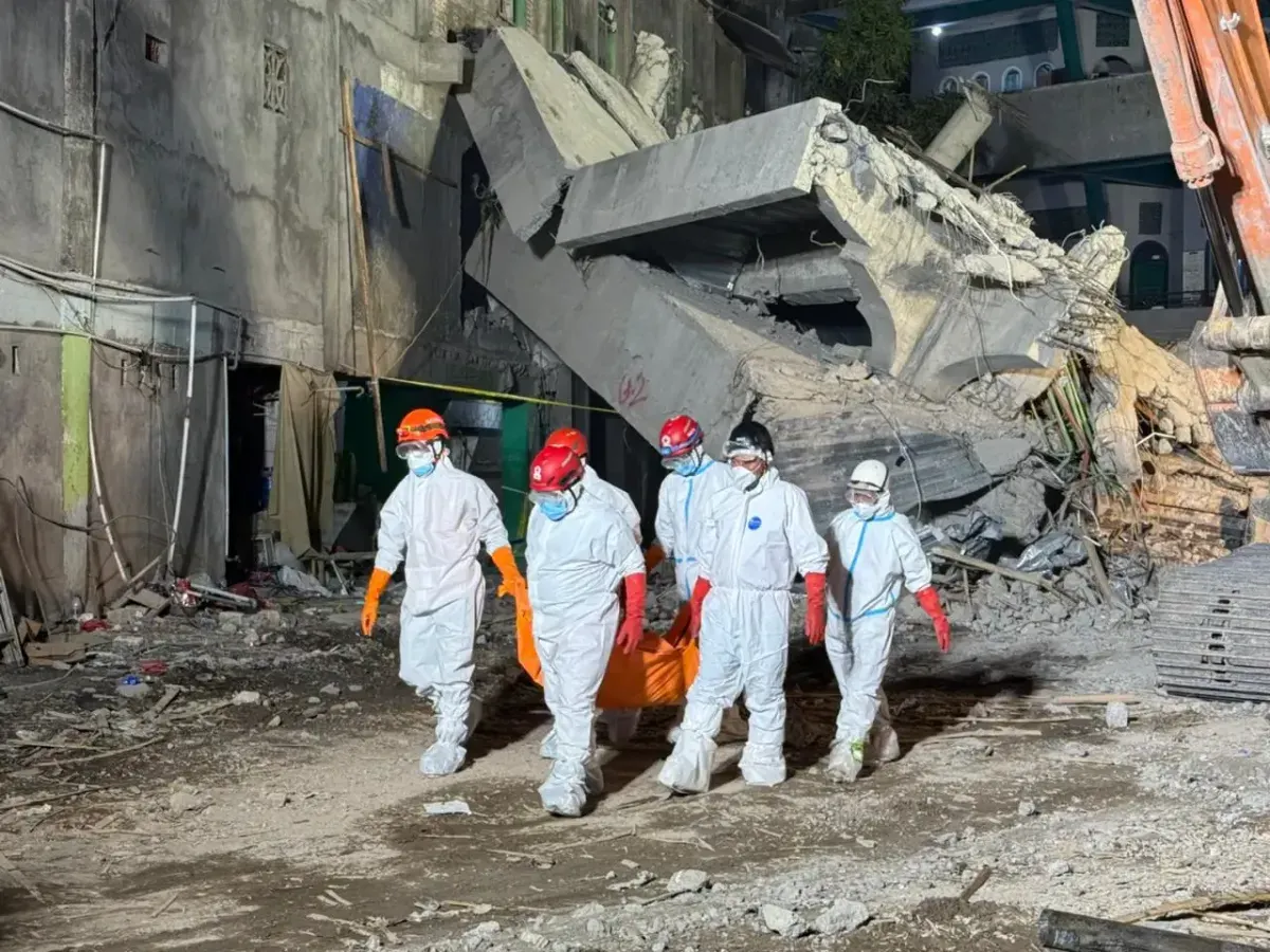 Data sementara menunjukkan, 67 orang tewas dalam ambruknya gedung Ponpes Ponpes Al Khoziny. (Sumber: BNPB | Foto: Danung Arifin)