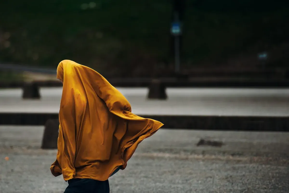Di sinilah letak masalah literasi religi, kita masih punya banyak PR yang belum selesai. (Sumber: Pexels/Janko Ferlic)
