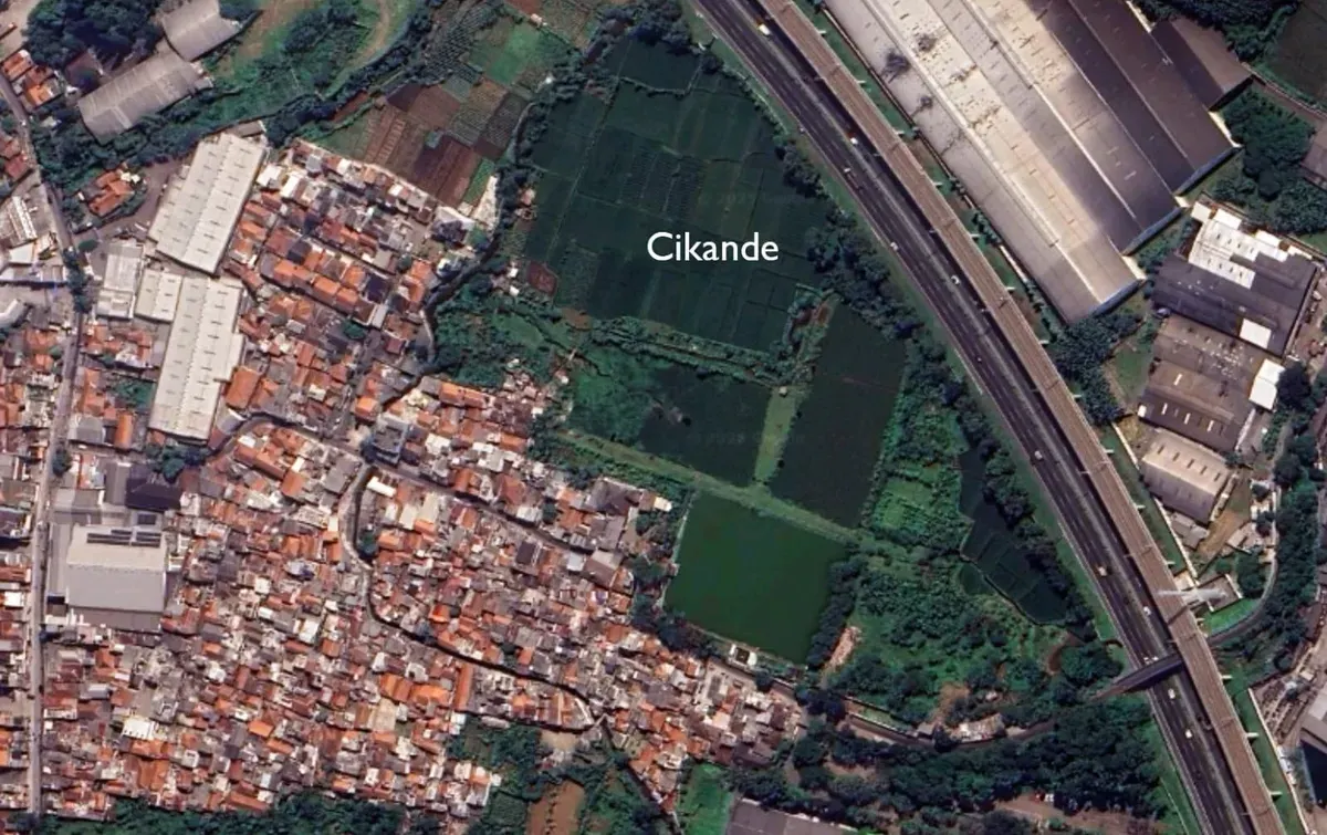 Citra satelit Kampung Cikandé, Kelurahan Utama, Kecamatan Cimahi Selatan, Kota Cimahi. (Sumber: Citra satelit: Google maps)