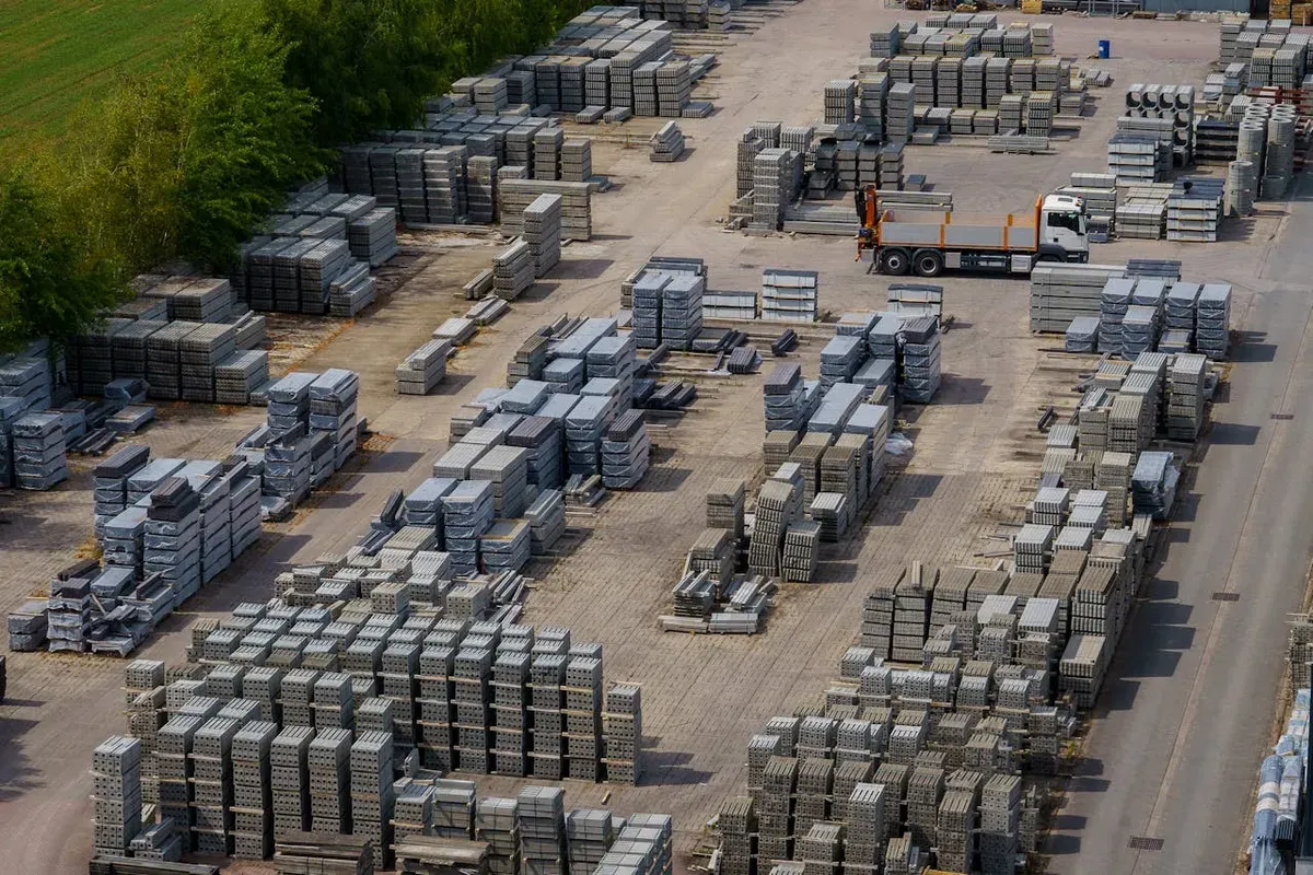 Perlu Research and Development untuk menghasilkan produk paving block yang sempurna yang memiliki nilai jual ekonomi berkelanjutan. (Sumber: Pexels/Maarten Ceulemans)