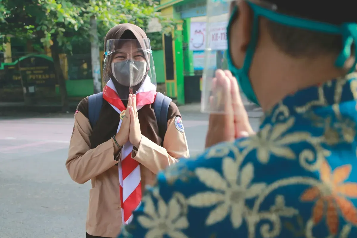 Kemendikdasmen telah mengimplementasikan berbagai program yang dianggap penting untuk kemajuan pendidikan di Indonesia. (Sumber: Unsplash/Ed Us)