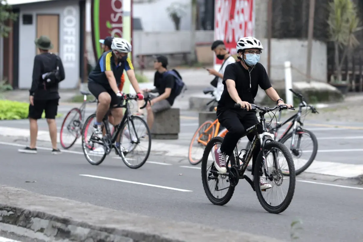 Tren bersepeda yang semula dianggap gaya-gayaan kini mulai menunjukkan potensi sebagai solusi urban sustainability yang nyata. (Sumber: Ayobandung.id)