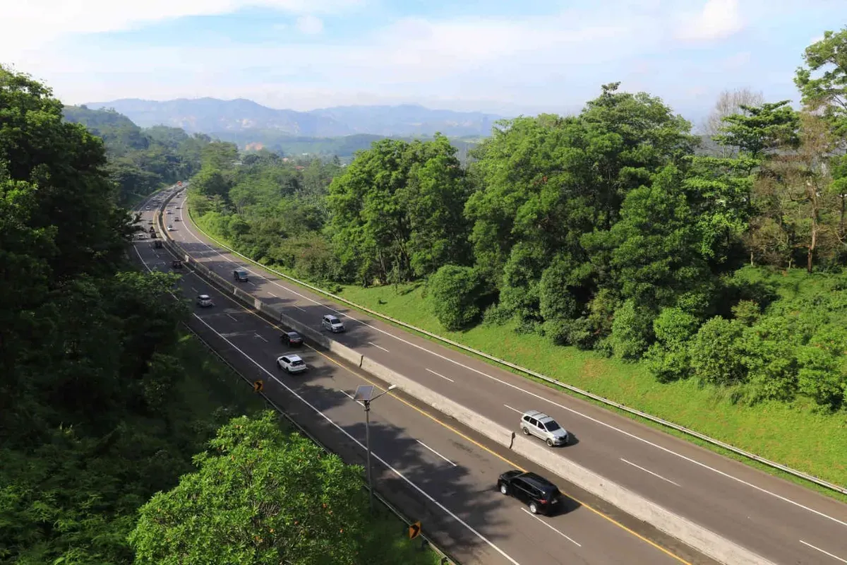 Tol Cipularang. (Sumber: Ayobandung | Foto: Irfan Al Faritsi)