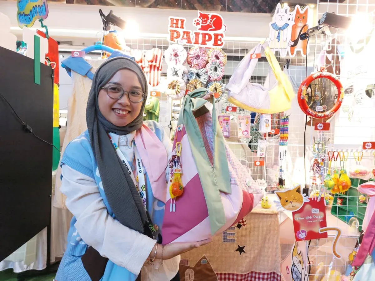 Dari Hi Paipe, Arin tak pernah membayangkan bahwa hobi menjahit kecil-kecilan akan berkembang menjadi brand fashion lokal yang diminati hingga internasionl. (Sumber: Ayobandung.id | Foto: Eneng Reni Nuraisyah Jamil)