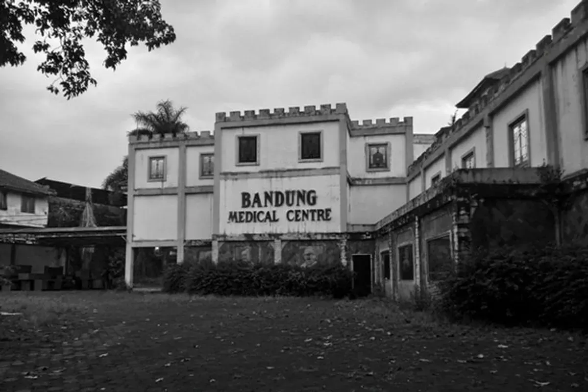 Gedung BMC yang banyak menyimpan kisah mistis. (Sumber: Ayobandung)