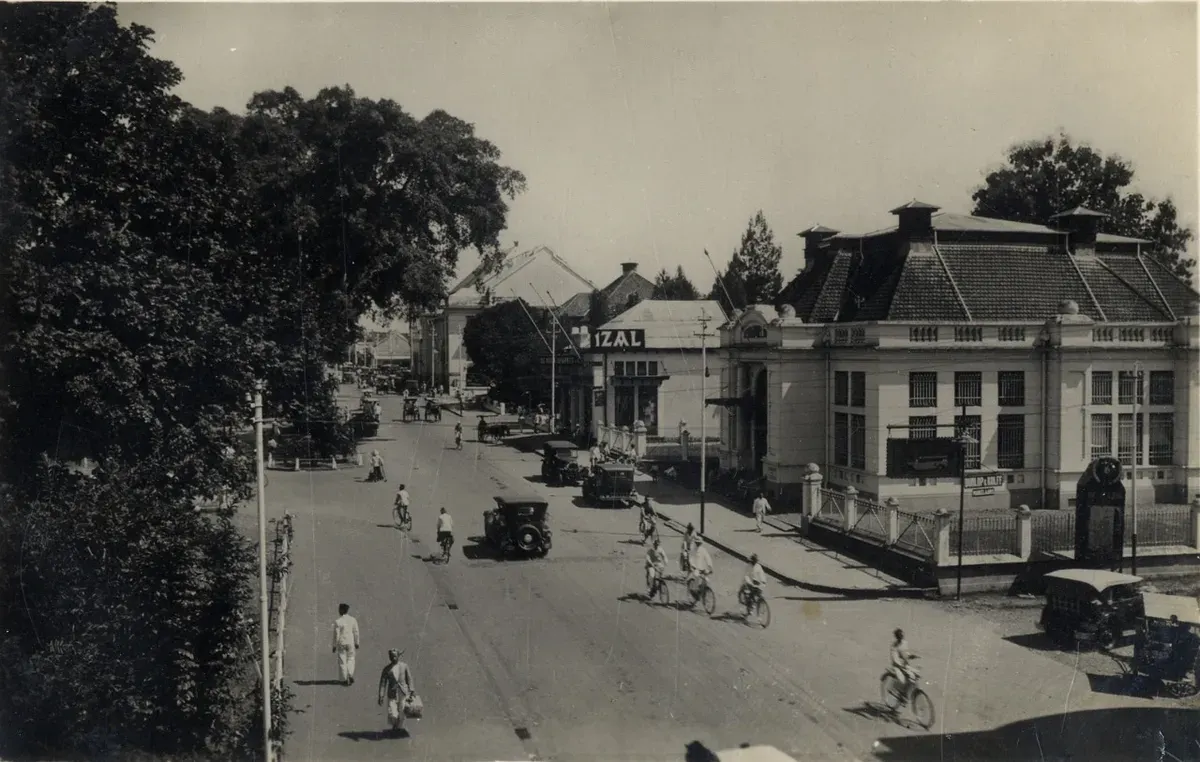 Alun-alun Bandung sebelum tahun 1930-an. (Sumber: KITLV)