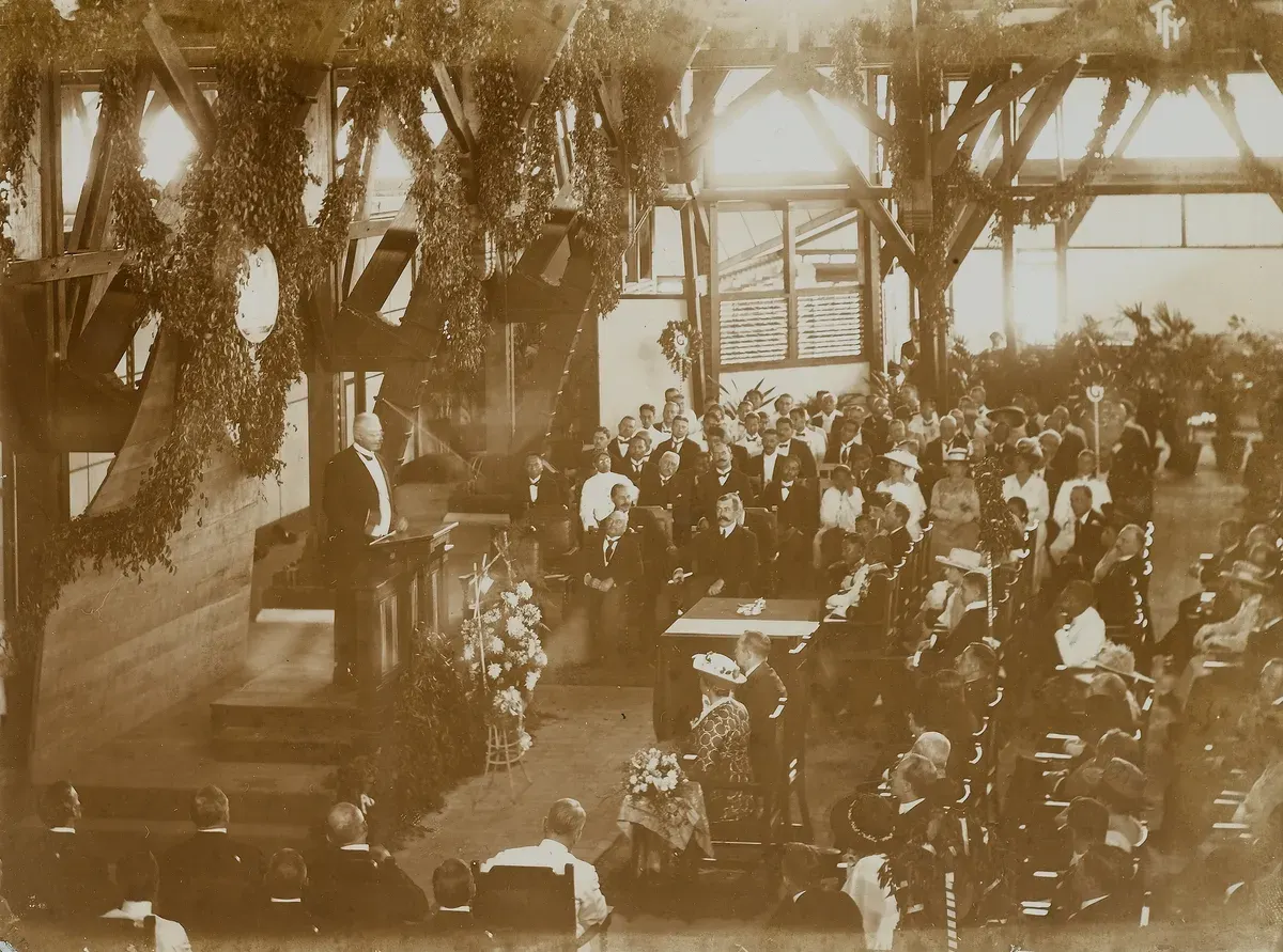 Peresmian Technische Hoogeschool te Bandung (THS) 3 Juli 1920. (Foto: KITLV)