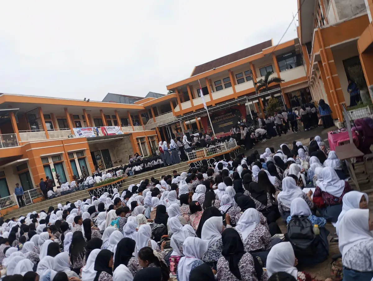 Suasana perayaan Bulan Bahasa 28 Oktober 2025 di SMKN 3 Cimahi (Foto: Dokumen pribadi)