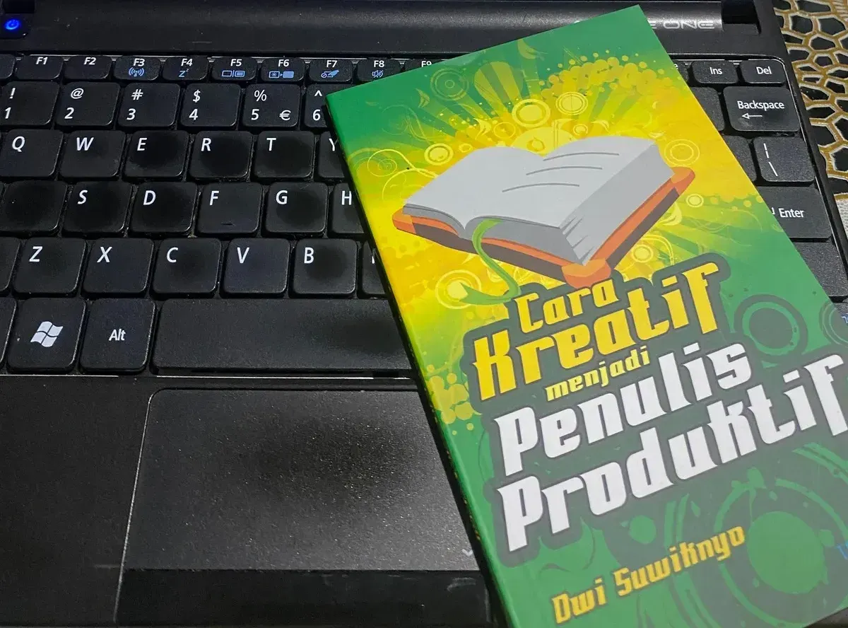 Buku karya Dwi Suwiknyo "Cara Kreatif Menjadi Penulis Produktif". (Sumber: Dokumentasi Penulis)