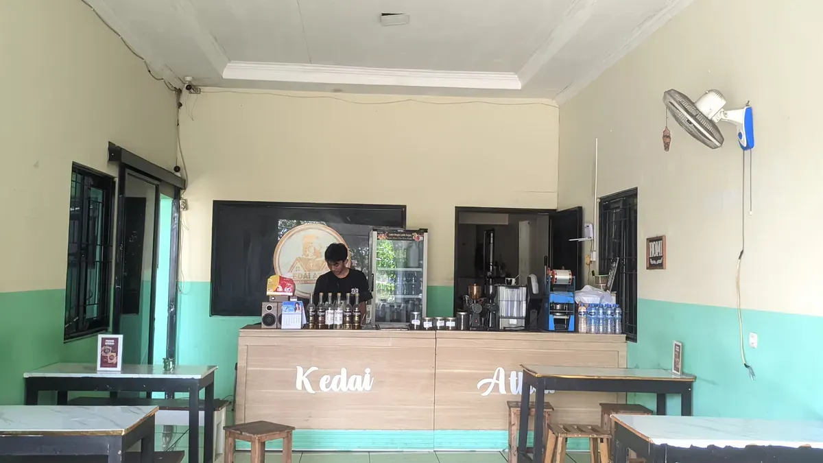 Kedai Kopi Athar, tempat refresing otak Mahasiswa UIN SGD kampus 2. (Sumber: Dokumentasi Penulis | Foto: Fikri Syahrul Mubarok)