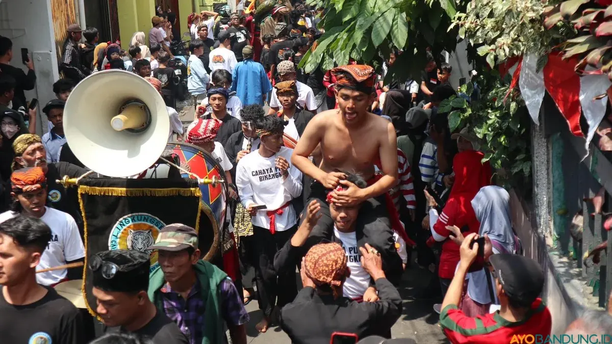 Seni Ulin Barong kesenian khas Sekeloa Kelurahan Lebakgede yang usianya sudah lebih dari satu abad. (Sumber: ayobandung.id | Foto: Ikbal Tawakal)