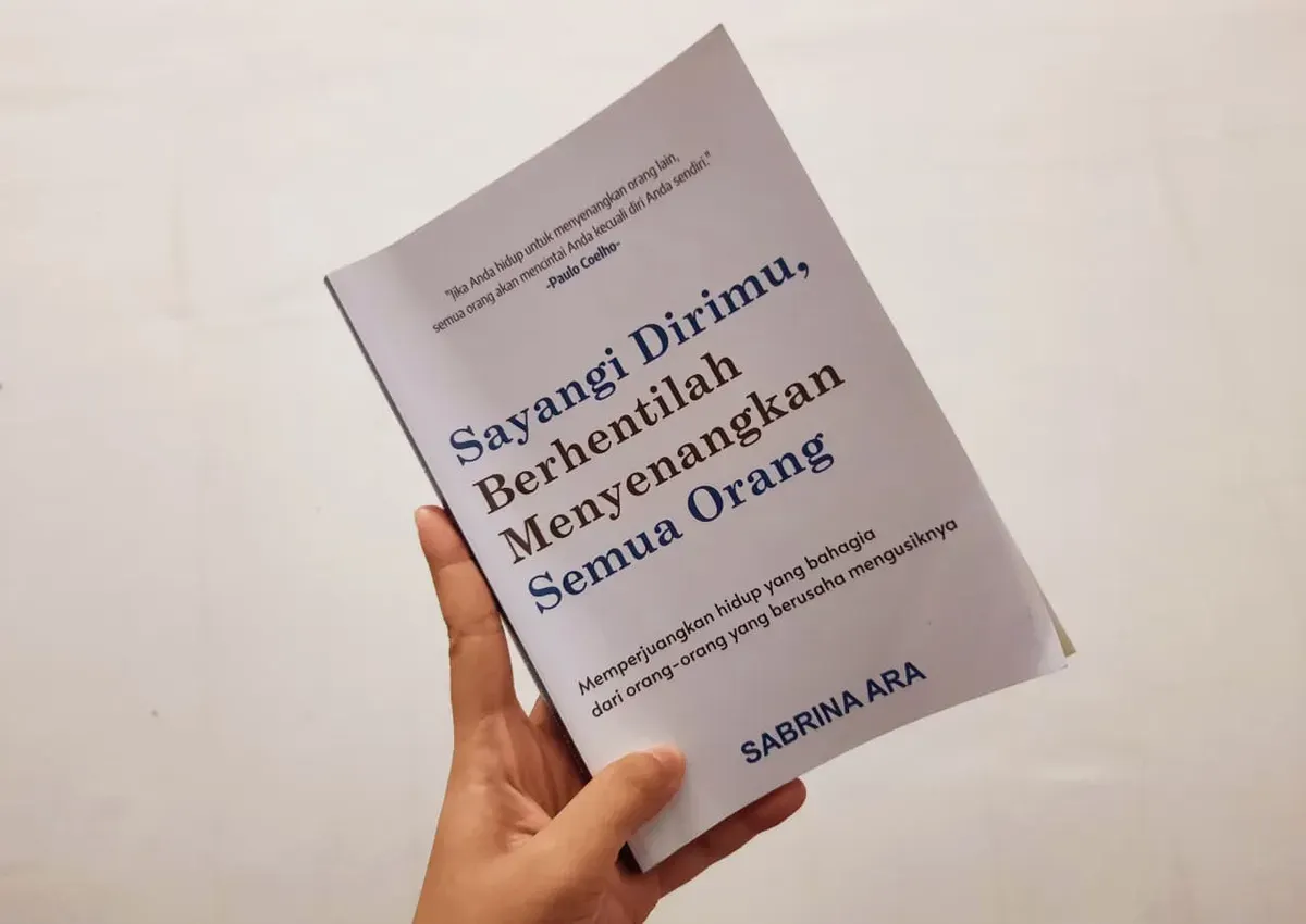 Buku "Sayangi Dirimu, Berhentilah Menyenangkan Semua Orang" (Foto: Penulis)