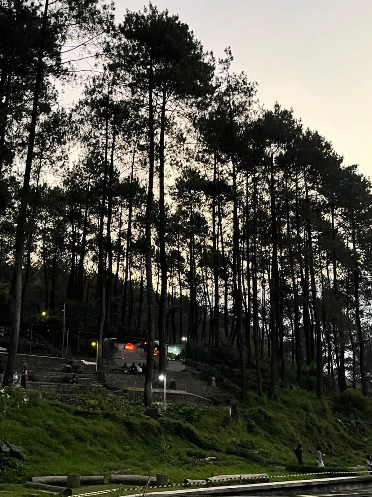 Suasana senja di kawasan Gunung Puntang, Bandung Selatan. (Sumber: Dokumentasi Penulis | Foto: Naila Salsa Bila)