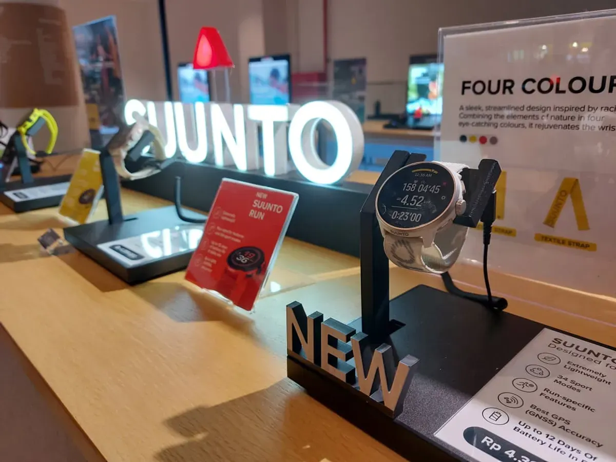 Smartwatch, fitness tracker, dan perangkat pemantau kesehatan lainnya bukan lagi sekadar aksesori, tapi alat bantu yang mendukung transformasi gaya hidup. (Sumber: Ayobandung.id | Foto: Eneng Reni Nuraisyah Jamil)