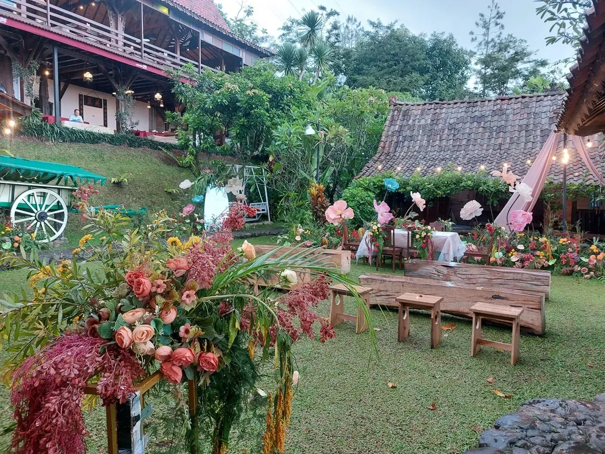 Di tengah lanskap yang penuh inovasi, Lisung Dulang Resto tampil sebagai salah satu pelaku usaha yang mampu bertahan dan beradaptasi. (Sumber: Ayobandung.id | Foto: Eneng Reni Nuraisyah Jamil)