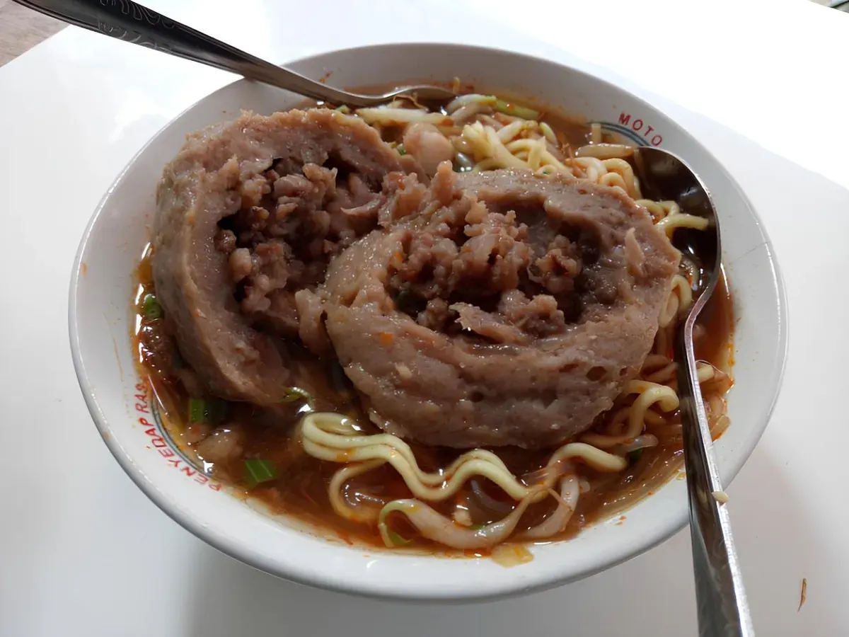 Seporsi menu bakso di kedai Bakso Laman Astaghfirullahaladzim. (Sumber: Ayobandung.id | Foto: Eneng Reni Nuraisyah Jamil)