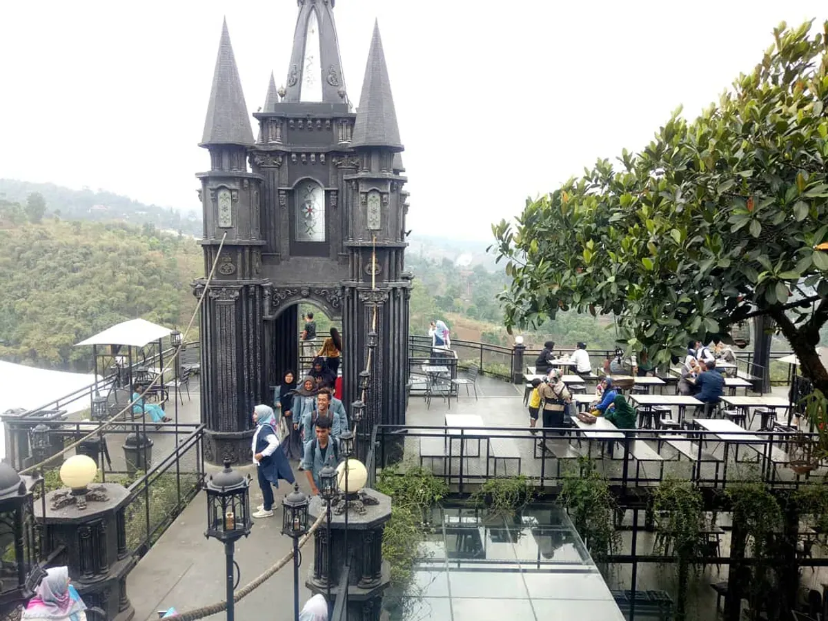 Sarae Hills destinasi wisata yang tidak hanya indah, tapi juga Instagrammable. (Sumber: Ayobandung.id | Foto: Eneng Reni Nuraisyah Jamil)